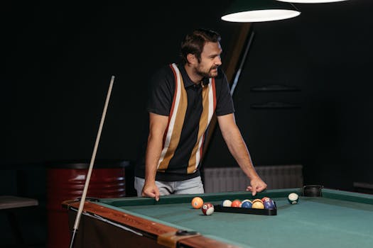 https://images.pexels.com/photos/987654/poker-chip.jpg