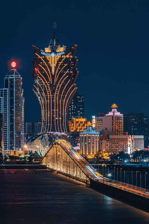 {visual_scene_of_gambling_and_slots}