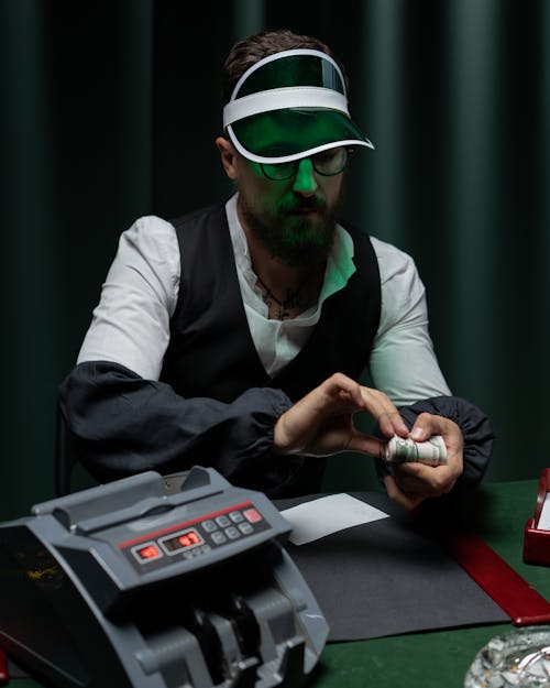 Kaulakello Leijonakasino: Pelaaminen Ja Arvostelut