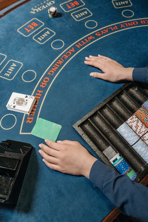 pexels-casino-people-playing